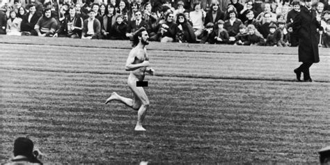 The Surprising History of Streaking (Yes, the Naked。